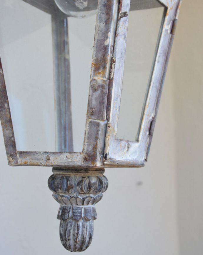 壁付けブラケット　照明・ライティング　フランスらしい、お洒落なウォールブラケット（Ｅ26丸球1個付）Wall lamp Carnaval。フランスらしいアンティーク風の可愛いデザインに思わず微笑んでしまいます。(cf-1005)