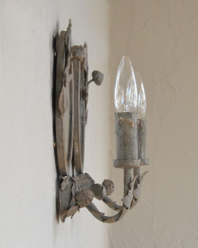 壁付けブラケット 照明・ライティング フランス輸入の照明、ミラーのウォールブラケット(E14シャンデリア球2個付)Mirror Wall Lamp Coquetterie Small。横から見ると、こんな感じ。(cf-1021)