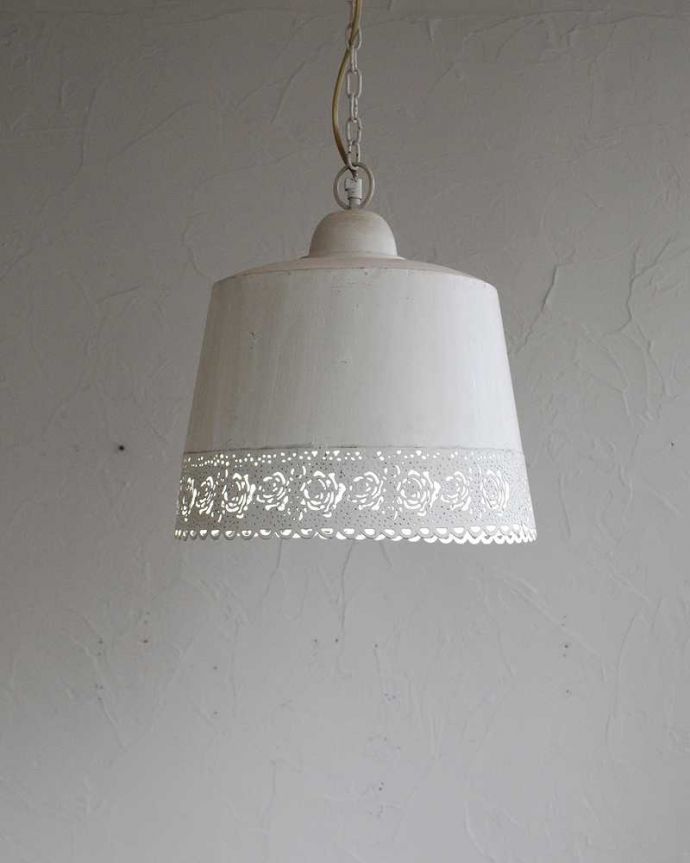 ペンダントライト　照明・ライティング　薔薇のレース模様が素敵なペンダントライト（Ｅ26球付）Chandelier Dentelle。。(cf-1024)
