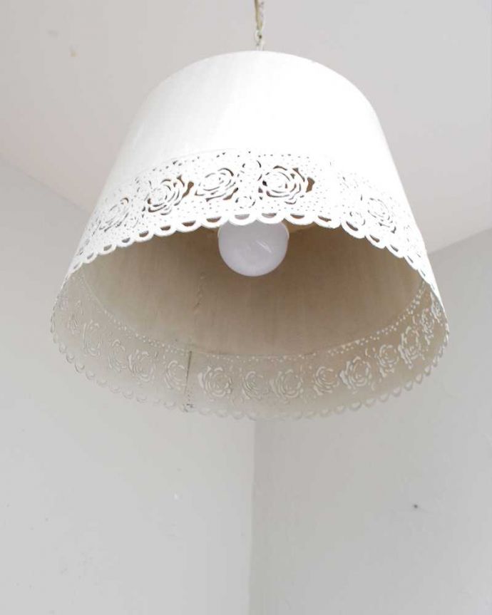 ペンダントライト　照明・ライティング　薔薇のレース模様が素敵なペンダントライト（Ｅ26球付）Chandelier Dentelle。。(cf-1024)