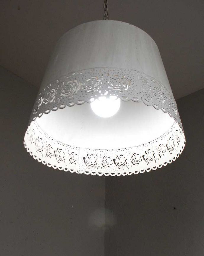 ペンダントライト　照明・ライティング　薔薇のレース模様が素敵なペンダントライト（Ｅ26球付）Chandelier Dentelle。。(cf-1024)