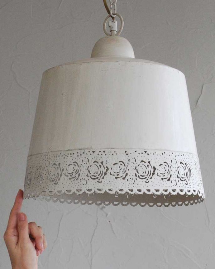 ペンダントライト　照明・ライティング　薔薇のレース模様が素敵なペンダントライト（Ｅ26球付）Chandelier Dentelle。。(cf-1024)