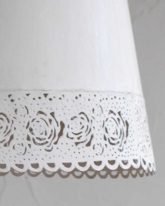 ペンダントライト　照明・ライティング　薔薇のレース模様が素敵なペンダントライト（Ｅ26球付）Chandelier Dentelle。。(cf-1024)