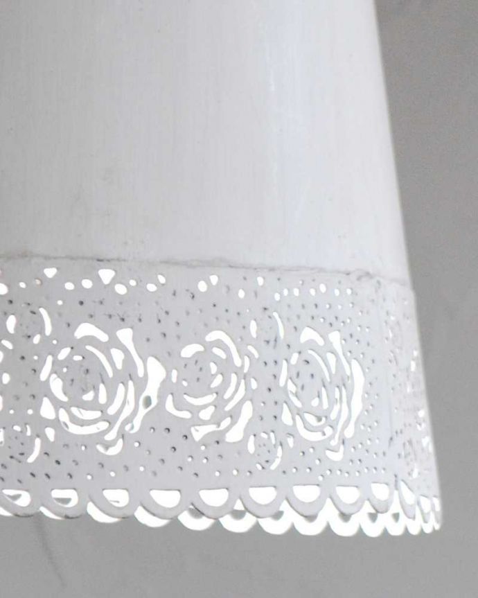 ペンダントライト　照明・ライティング　薔薇のレース模様が素敵なペンダントライト（Ｅ26球付）Chandelier Dentelle。。(cf-1024)