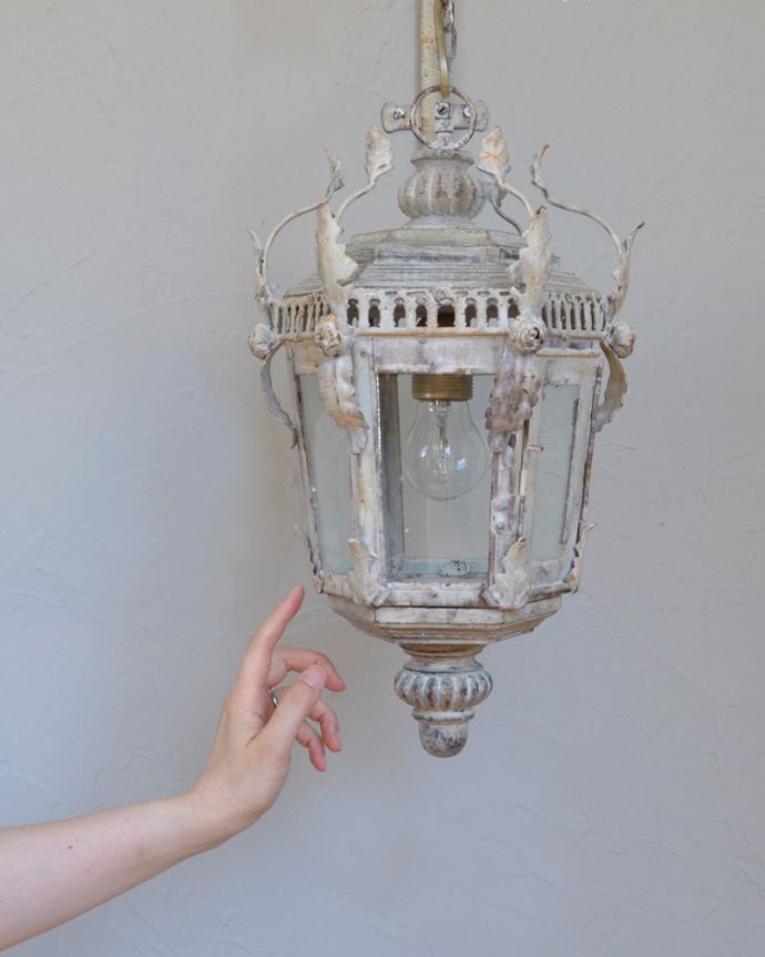 壁付けブラケット　照明・ライティング　雰囲気ある壁に大変身　お洒落なウォールブラケット（Ｅ26丸球1個付）Chandelier Morphee。フランスらしいデザインのウォールブラケット。(cf-1050)