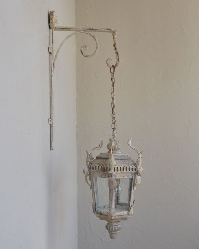 壁付けブラケット　照明・ライティング　雰囲気ある壁に大変身　お洒落なウォールブラケット（Ｅ26丸球1個付）Chandelier Morphee。横から見ると、こんな感じ。(cf-1050)