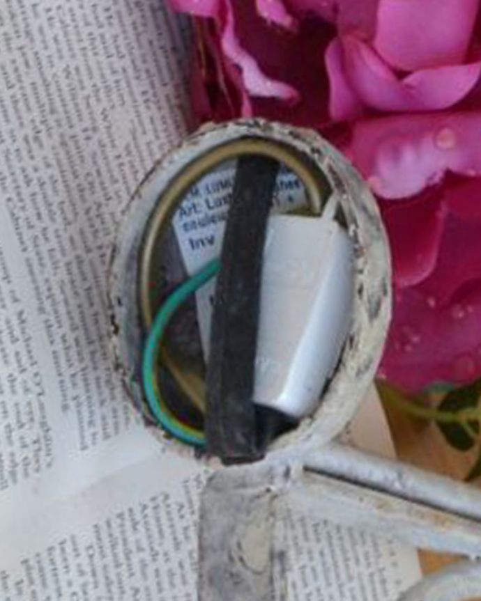 壁付けブラケット　照明・ライティング　雰囲気ある壁に大変身　お洒落なウォールブラケット（Ｅ26丸球1個付）Chandelier Morphee。壁からの配線に直結するタイプで仕上げてあります。(cf-1050)