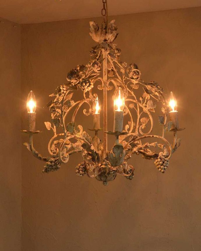 照明・ライティング　フランス輸入の照明、お洒落なシャンデリア（Ｅ14シャンデリア球4個付）Chandelier Bacchanale。。(cf-1052)