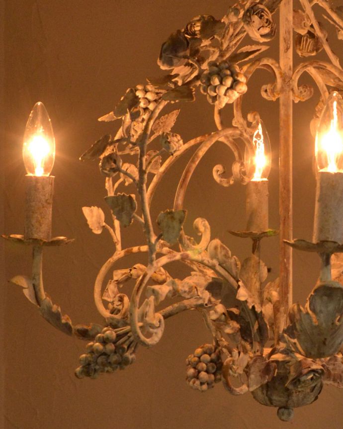 照明・ライティング　フランス輸入の照明、お洒落なシャンデリア（Ｅ14シャンデリア球4個付）Chandelier Bacchanale。。(cf-1052)