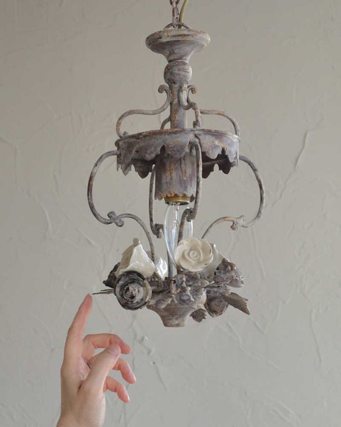 cf-1055　シャンデリアの手入り