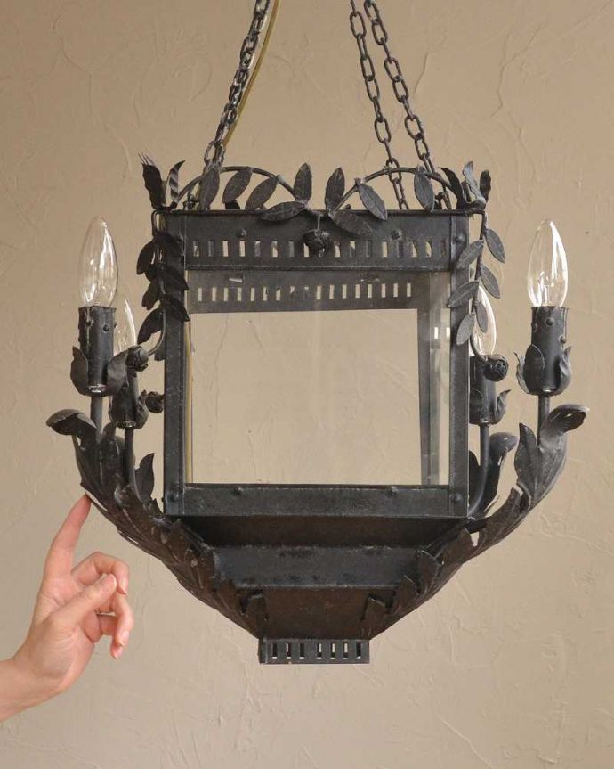 シャンデリア　照明・ライティング　フランス輸入のランタン型のシャンデリア（E14シャンデリア球4個付き）Chandelier Lanterne　フランスらしく優雅なデザインのシャンデリアインテリアの一部としてお部屋を素敵に彩ってくれるシャンデリア。(cf-1057)