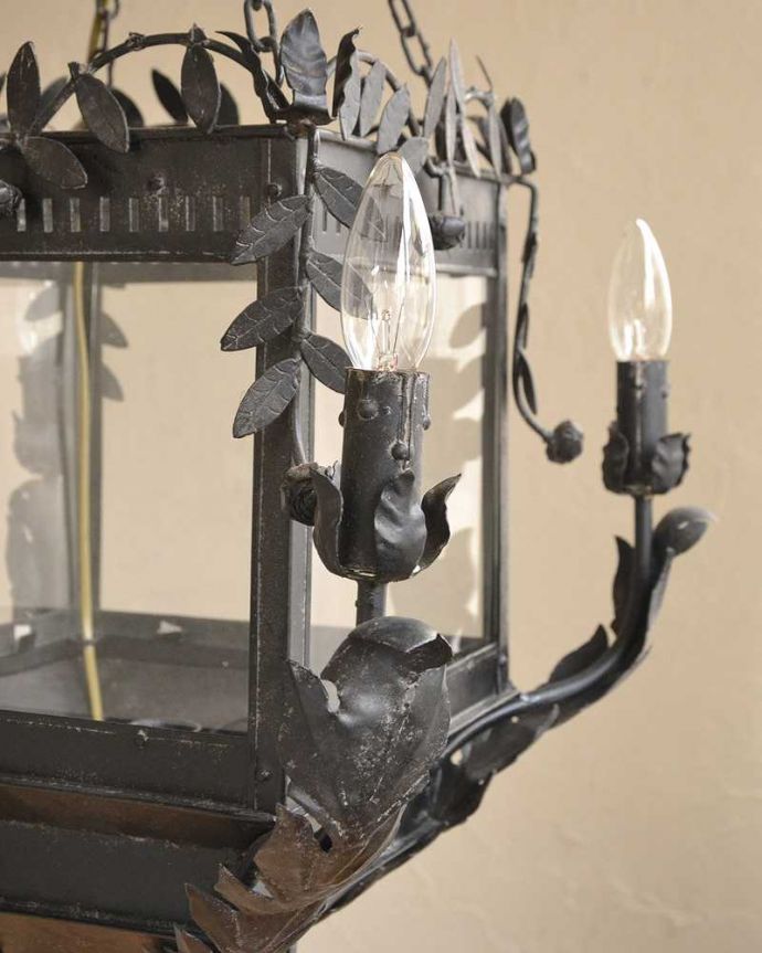 シャンデリア　照明・ライティング　フランス輸入のランタン型のシャンデリア（E14シャンデリア球4個付き）Chandelier Lanterne　 下から眺めてみると存在感たっぷりのフォルムは思わず見惚れちゃうくらいです。(cf-1057)