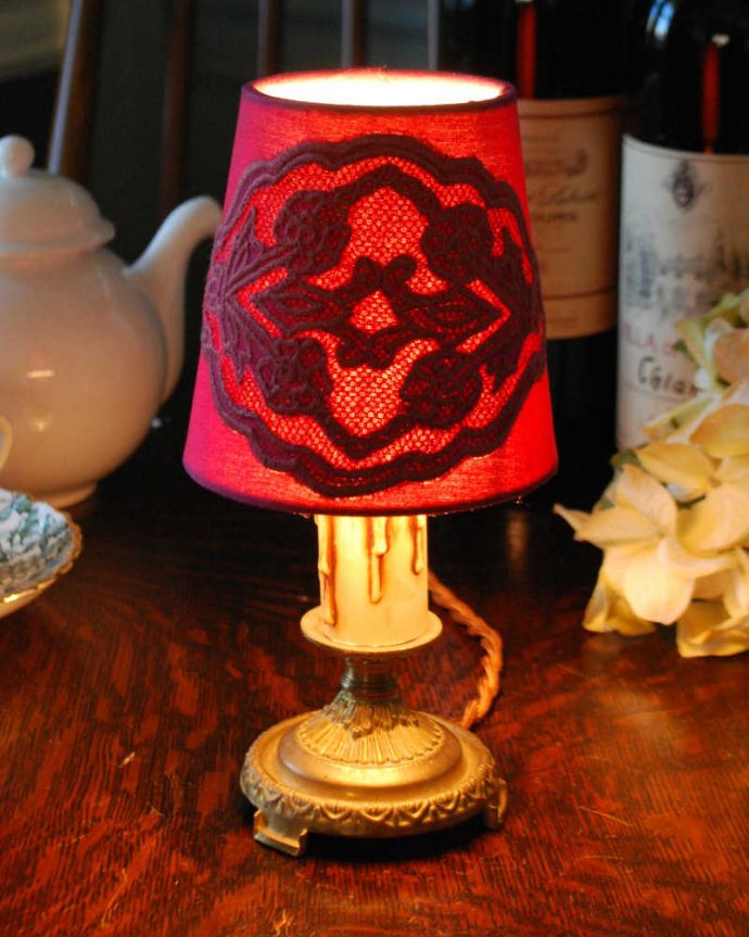 シャンデリア球のシェード 照明・ライティング お部屋のアクセントにぴったり、フランスの布シェード。ステキな夜の時間を作ってくれますテーブルやデスクの上、ベッドサイドなど、いろんな場所に置いて気軽に使える照明です。(cf-1092)