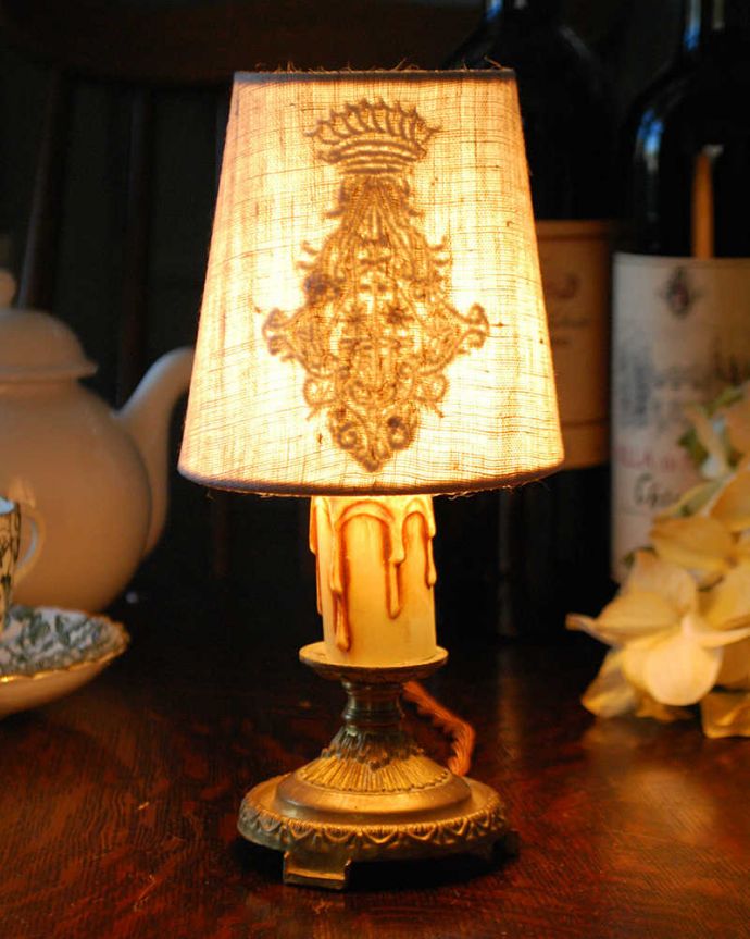 シャンデリア球のシェード　照明・ライティング　フランスから届いた小さなシェード、エンブレムが可愛いクリップシェード 。被せるだけで柔らかな灯り使い方は、電球に被せるだけ。(cf-1104)