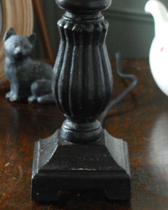 スタンドライト　照明・ライティング　フランスから届いたテーブルランプ、アンティーク風のおしゃれな照明(E17丸球付)。フランスらしい美しいデザイン土台のデザインがおしゃれなので、置いておくだけで絵になるテーブルランプです。(cf-1109)