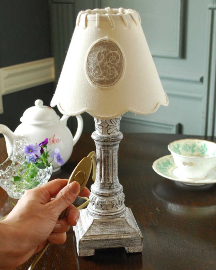 スタンドライト　照明・ライティング　フランスらしいデザインが素敵なテーブルランプ(E17シャンデリア球付) 。。(cf-1124)