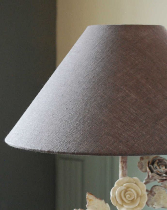 スタンドライト　照明・ライティング　薔薇が美しいフランスのテーブルランプ(E17シャンデリア球付) 。。(cf-1125)