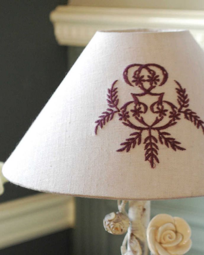 スタンドライト 照明・ライティング フレンチシャビー×薔薇がエレガントなフランスのテーブルランプ(E17球付)(lamp champetre)。ぬくもりある雰囲気の布シェード。(cf-1126)