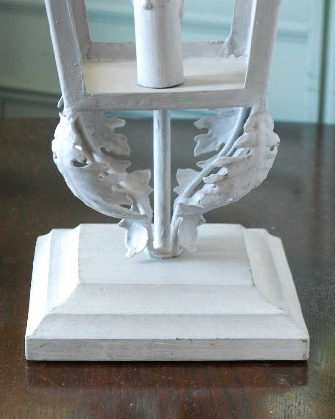 スタンドライト　照明・ライティング　フランスからやってきたランタンのモチーフの可愛いテーブルランプ（Ｅ14シャンデリア球1個付）。。(cf-1128)