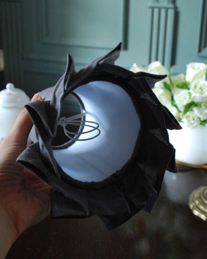 シャンデリア球のシェード　照明・ライティング　電球に被せるだけでグーンとお洒落になるフランスの布シェード （コクシグル） 。クリップタイプです電球にはめ込んで固定するだけ。(cf-1133)