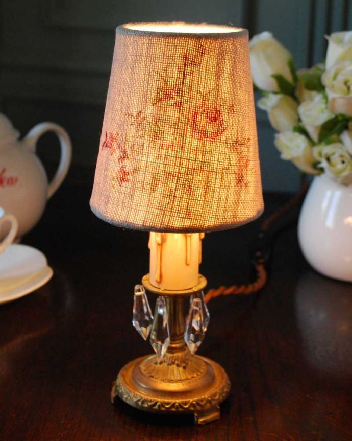 シャンデリア球のシェード　照明・ライティング　電球に被せるだけでグーンとお洒落になるフラワーブーケが可愛いフランスの布シェード （コクシグル） 。被せるだけで柔らかな灯り使い方は、電球に被せるだけ。(cf-1135)