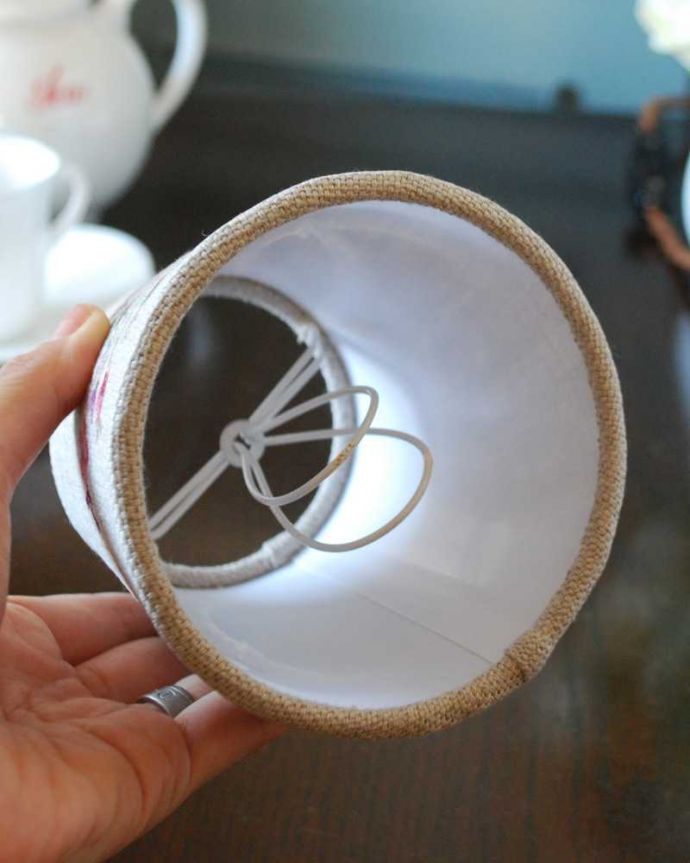 シャンデリア球のシェード　照明・ライティング　電球に被せるだけでグーンとお洒落になるフラワーブーケが可愛いフランスの布シェード （コクシグル） 。クリップタイプです電球にはめ込んで固定するだけ。(cf-1135)