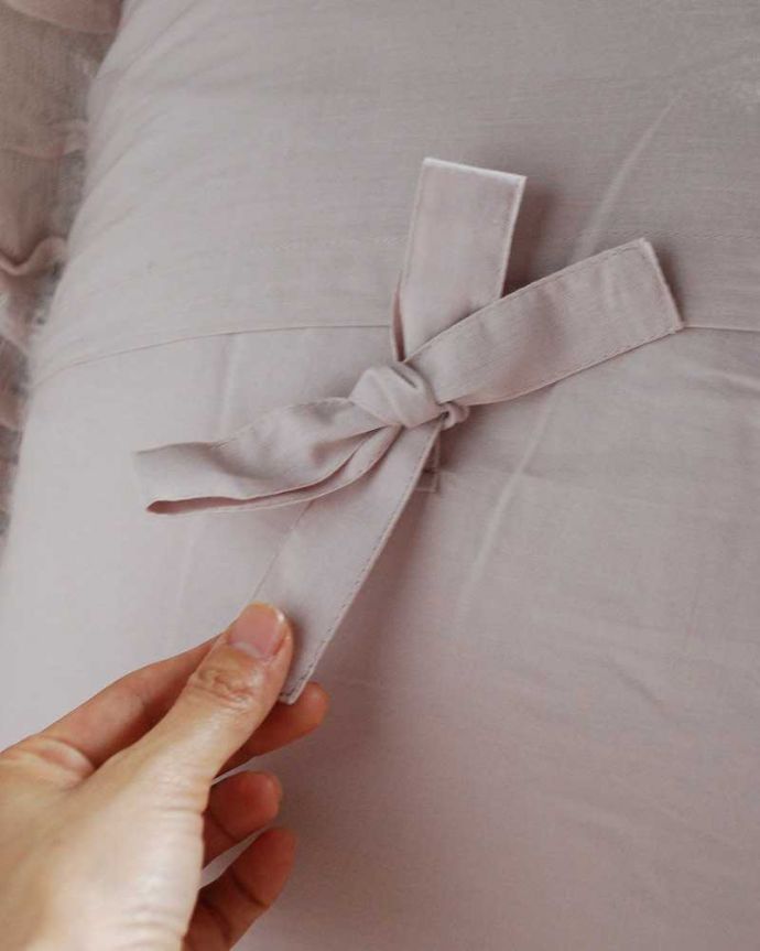 ファブリック(布)雑貨 インテリア雑貨 フランスらしいレースとピンクが可愛いクッション(コクシグル)。使い勝手もバッチリカバーは取り外しもカンタンに出来るので、汚れてもお洗濯も出来て安心です。(cf-1146)