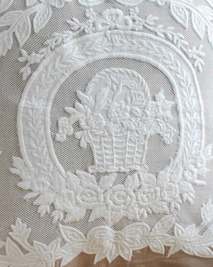 インテリア雑貨 フランスらしい優雅なレースのクッション（コクシグル）。フランスらしい優雅なレース女性心をくすぐる優雅なデザインのレースは、さすがフランスらしいデザイン。(cf-1147)