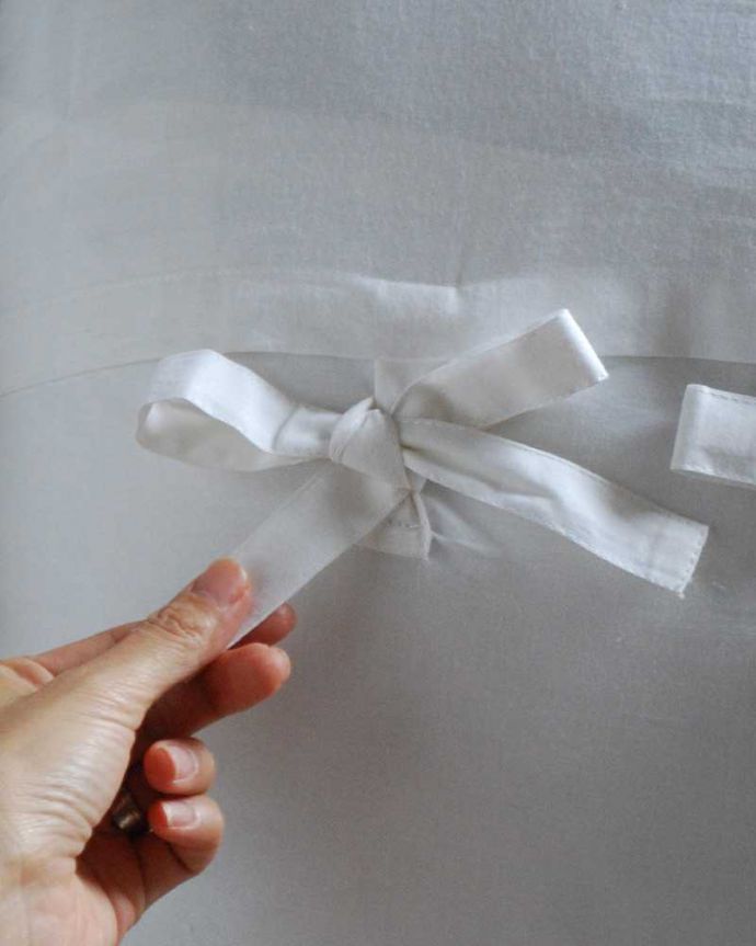 インテリア雑貨 フランスらしい優雅なレースのクッション(コクシグル)。使い勝手もバッチリカバーは取り外しもカンタンに出来るので、汚れてもお洗濯も出来て安心です。(cf-1148)