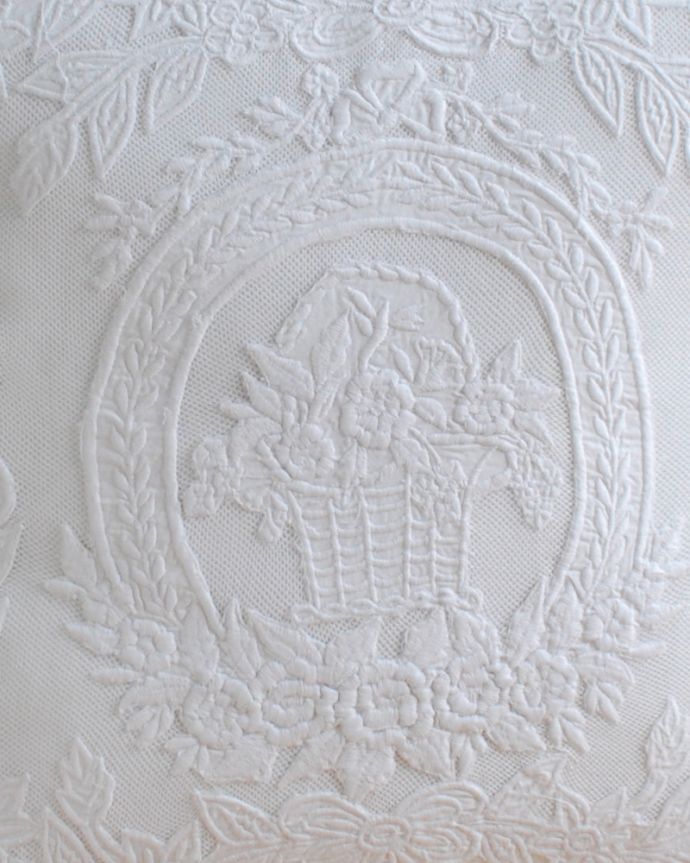 インテリア雑貨 フランスらしい優雅なレースのクッション（コクシグル）。フランスらしい優雅なレース女性心をくすぐる優雅なデザインのレースは、さすがフランスらしいデザイン。(cf-1148)