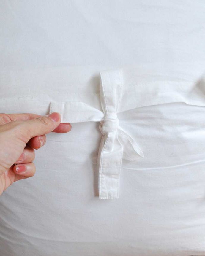 ファブリック(布)雑貨 インテリア雑貨 美しい優雅なレースのクッションカバー(コクシグル)。使い勝手もバッチリカバーは取り外しもカンタンに出来るので、汚れてもお洗濯も出来て安心です。(cf-1184)