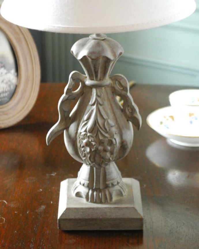 スタンドライト　照明・ライティング　フランスらしい優雅な土台×モノグラム入りシェードのテーブルランプ(E17シャンデリア球付)。。(cf-1200)