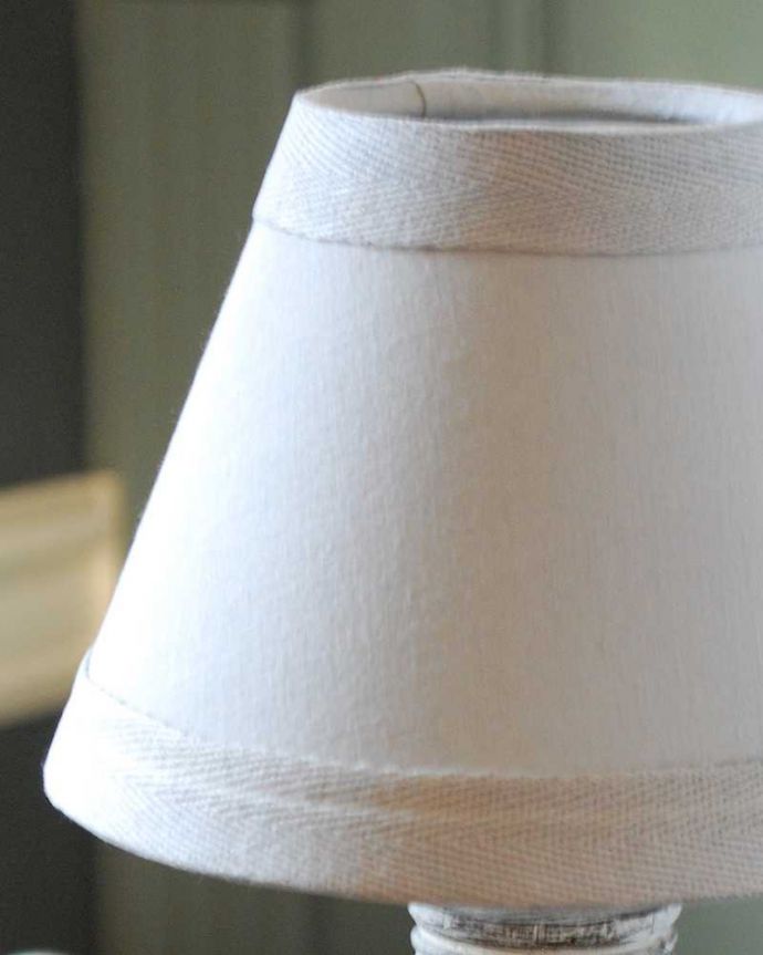 スタンドライト　照明・ライティング　フランスからやってきたフレンチシャビーなテーブルランプ(E17丸球付)。ぬくもりある雰囲気の布シェード。(cf-1202)