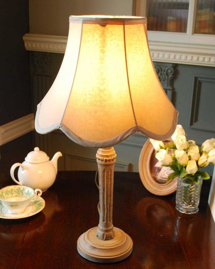 スタンドライト　照明・ライティング　フランスから届いたエレガントな布シェード付きテーブルランプ(E26球付)。。(cf-1207)