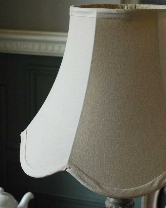 スタンドライト　照明・ライティング　フランスから届いたエレガントな布シェード付きテーブルランプ(E26球付)。。(cf-1207)