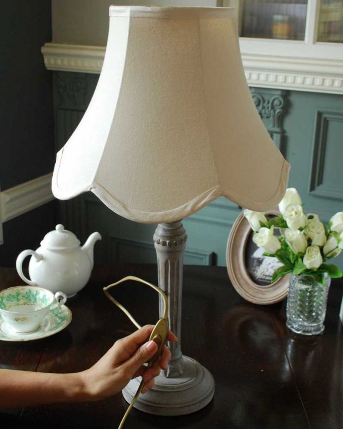 スタンドライト　照明・ライティング　フランスから届いたエレガントな布シェード付きテーブルランプ(E26球付)。。(cf-1207)