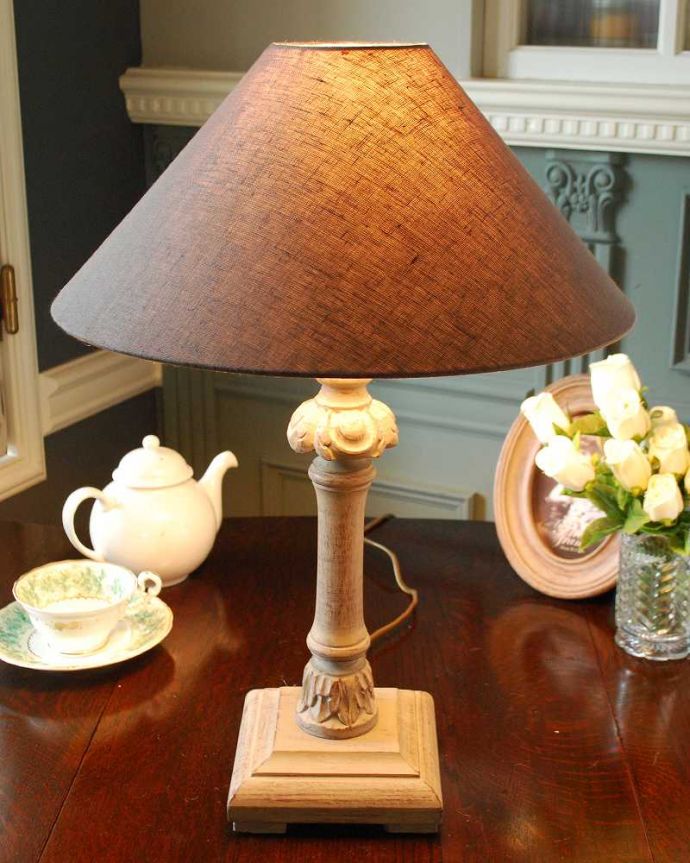 スタンドライト　照明・ライティング　フランスから届いたリネンシェード付きテーブルランプ(E26球付)。。(cf-1208)