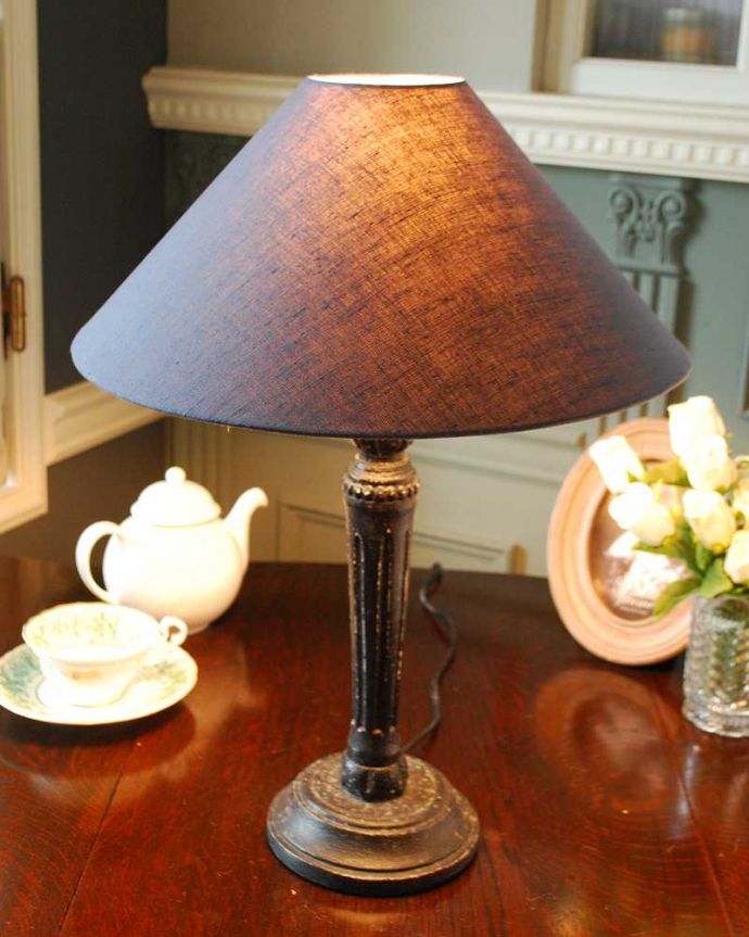 スタンドライト　照明・ライティング　フランスから届いたリネンシェード付きテーブルランプ(E26球付)。。(cf-1209)