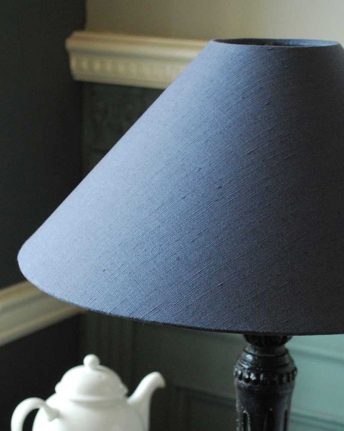 スタンドライト　照明・ライティング　フランスから届いたリネンシェード付きテーブルランプ(E26球付)。。(cf-1209)