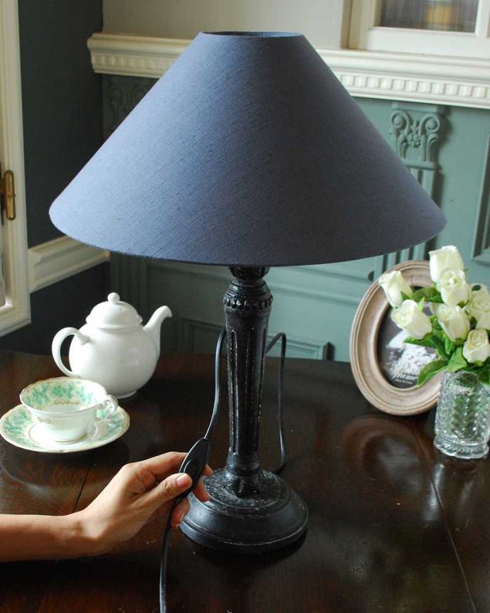 スタンドライト　照明・ライティング　フランスから届いたリネンシェード付きテーブルランプ(E26球付)。。(cf-1209)