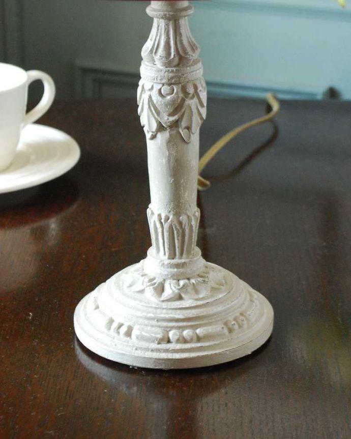 スタンドライト　照明・ライティング　お花の刺繍が華やかな赤いシェード付きのテーブルランプ(E17丸球付)。。(cf-1210)