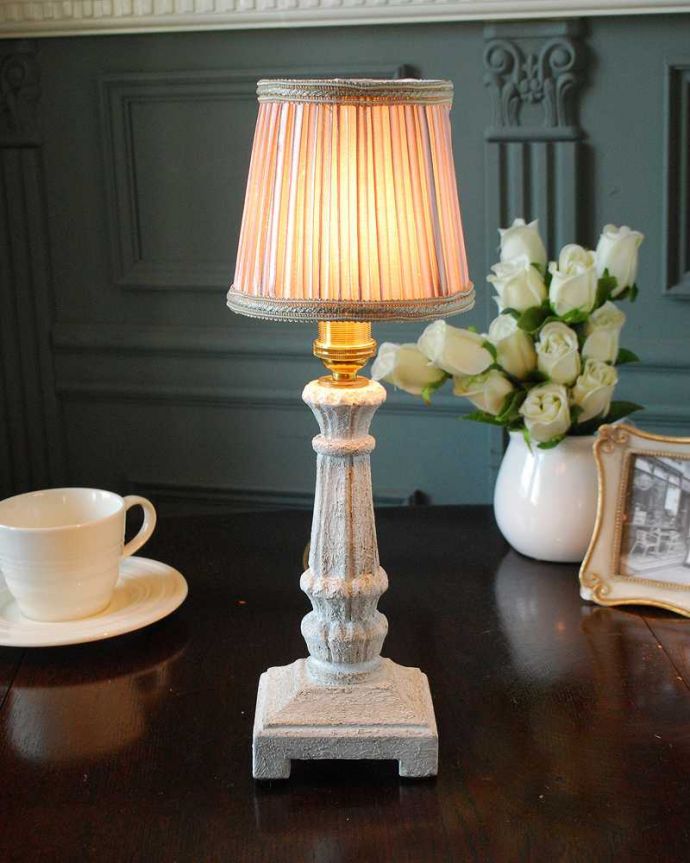 スタンドライト　照明・ライティング　お洒落なホワイトペイント、フランスのテーブルランプ(E17シャンデリア球付) 。。(cf-1211)