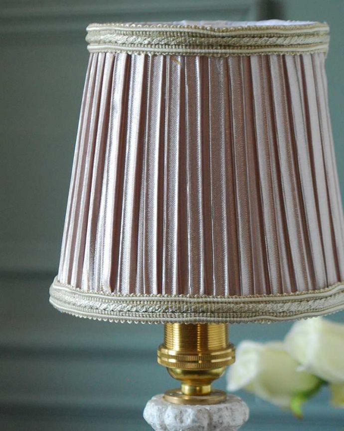 スタンドライト　照明・ライティング　お洒落なホワイトペイント、フランスのテーブルランプ(E17シャンデリア球付) 。。(cf-1211)