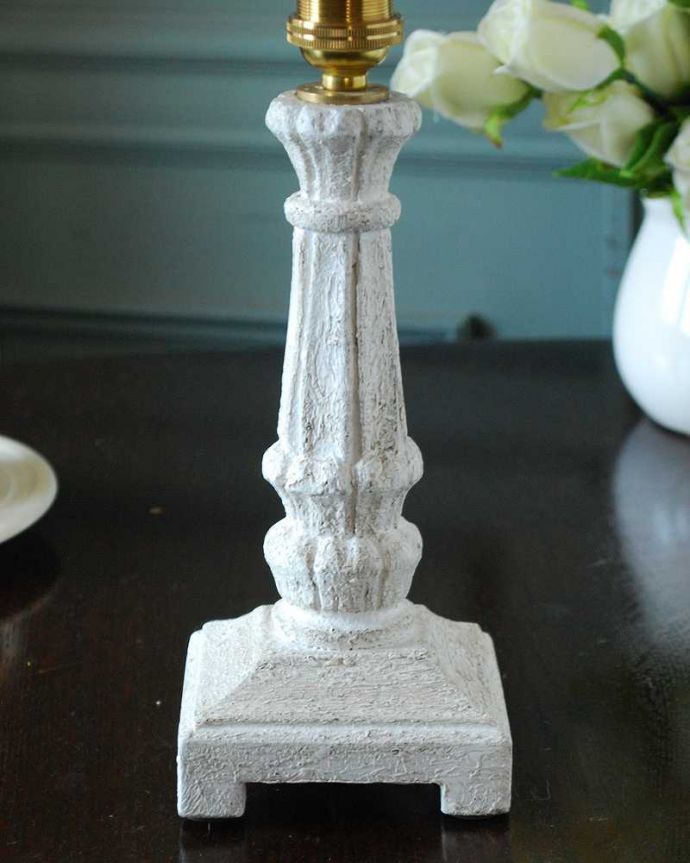 スタンドライト　照明・ライティング　お洒落なホワイトペイント、フランスのテーブルランプ(E17シャンデリア球付) 。。(cf-1211)