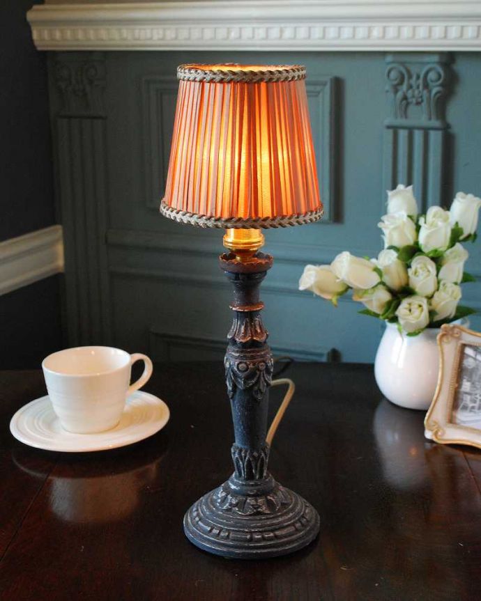 スタンドライト　照明・ライティング　フランスのスタンド×モカブラウンのプリーツシェードのテーブルランプ(E17シャンデリア球付)。。(cf-1213)