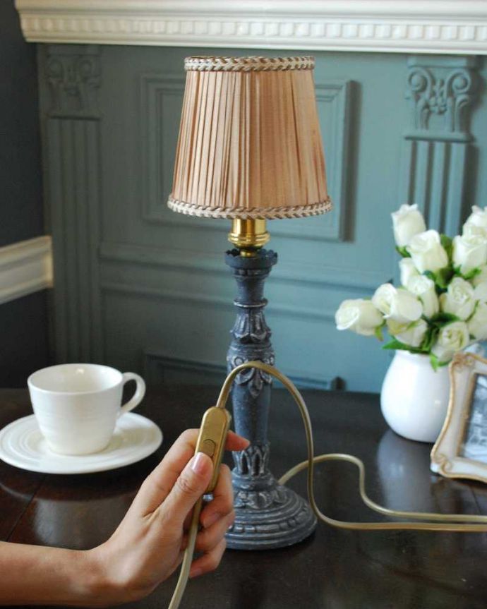 スタンドライト　照明・ライティング　フランスのスタンド×モカブラウンのプリーツシェードのテーブルランプ(E17シャンデリア球付)。。(cf-1213)