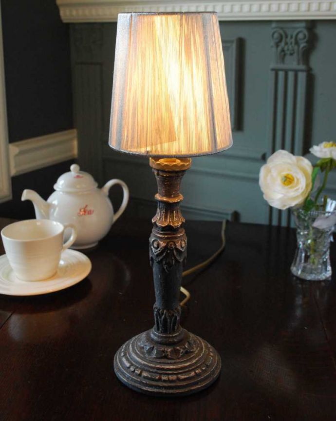 スタンドライト　照明・ライティング　フランスらしい華やかな土台と上品な布シェードを使った可愛いテーブルランプ(E17球付)。。(cf-1215)