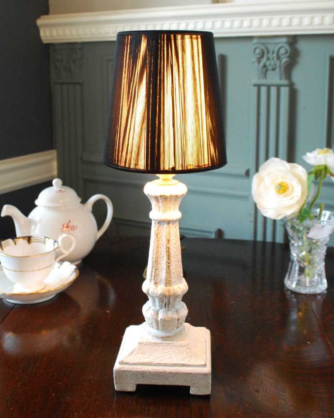 スタンドライト　照明・ライティング　フランスらしい華やかな土台も可愛い、上品な布シェードを使ったテーブルランプ(E17球付)。。(cf-1216)