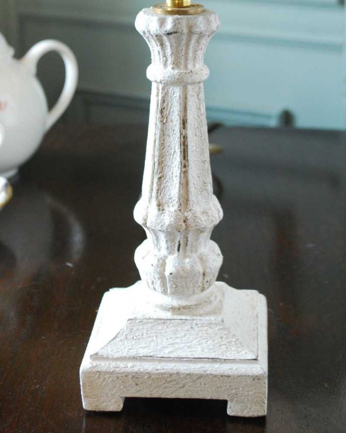 スタンドライト　照明・ライティング　フランスらしい華やかな土台も可愛い、上品な布シェードを使ったテーブルランプ(E17球付)。。(cf-1216)