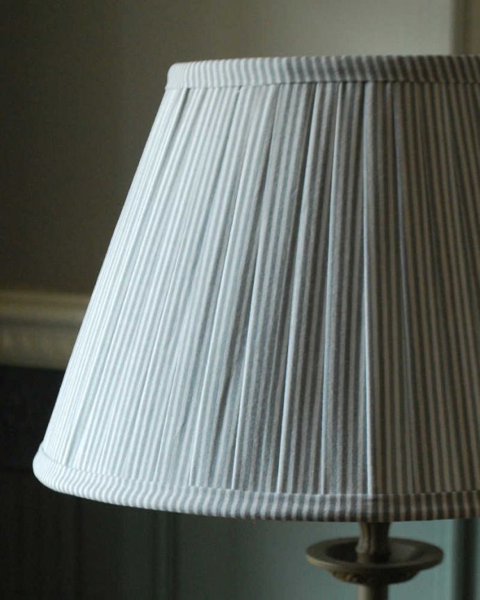 スタンドライト　照明・ライティング　フランスから届いた布シェード付きテーブルランプ(E26球付)。。(cf-1218)